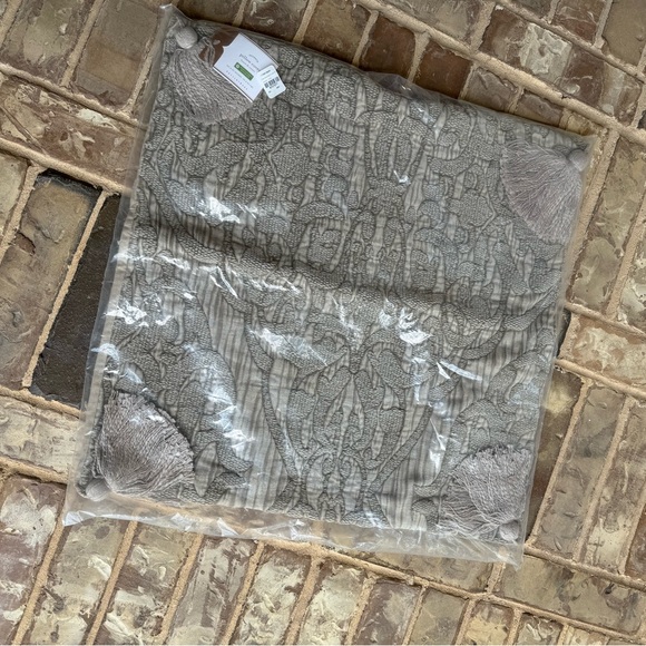 TWO NWT Pottery Barn Aileen Jacquard Pillow Cases - Picture 8 of 8